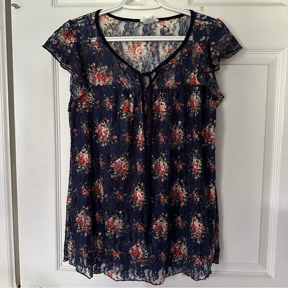 Women’s Maternity Floral Lace‎ Top Size Medium